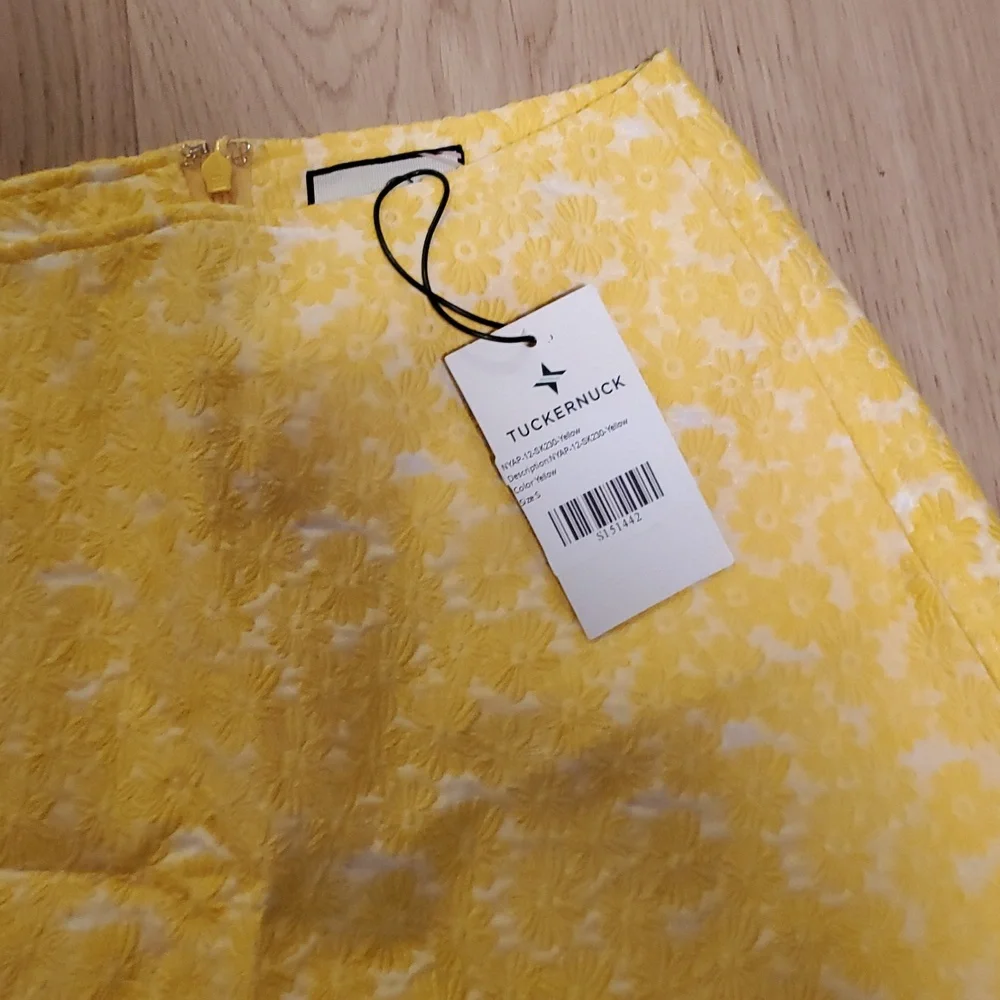 Tuckernuck Yellow Daisy Floral Jacquard A-Line Mini Skirt ladies Size Small - Picture 3 of 3